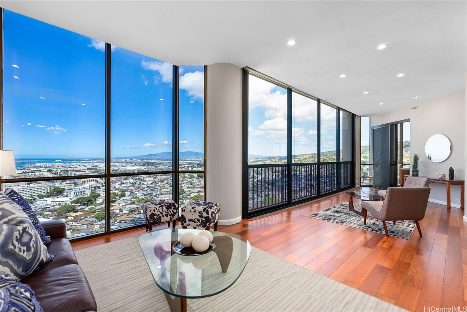 2101 Nuuanu Avenue  Unit 1/PHA4