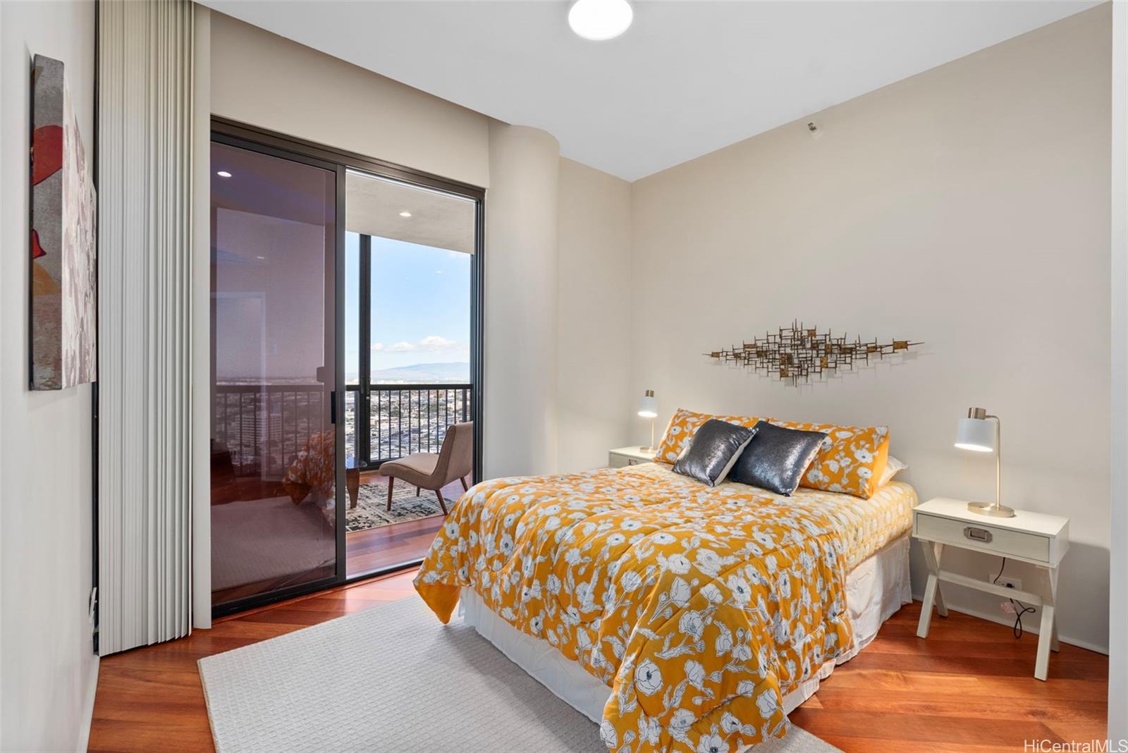 2101 Nuuanu Avenue  Unit 1/PHA4