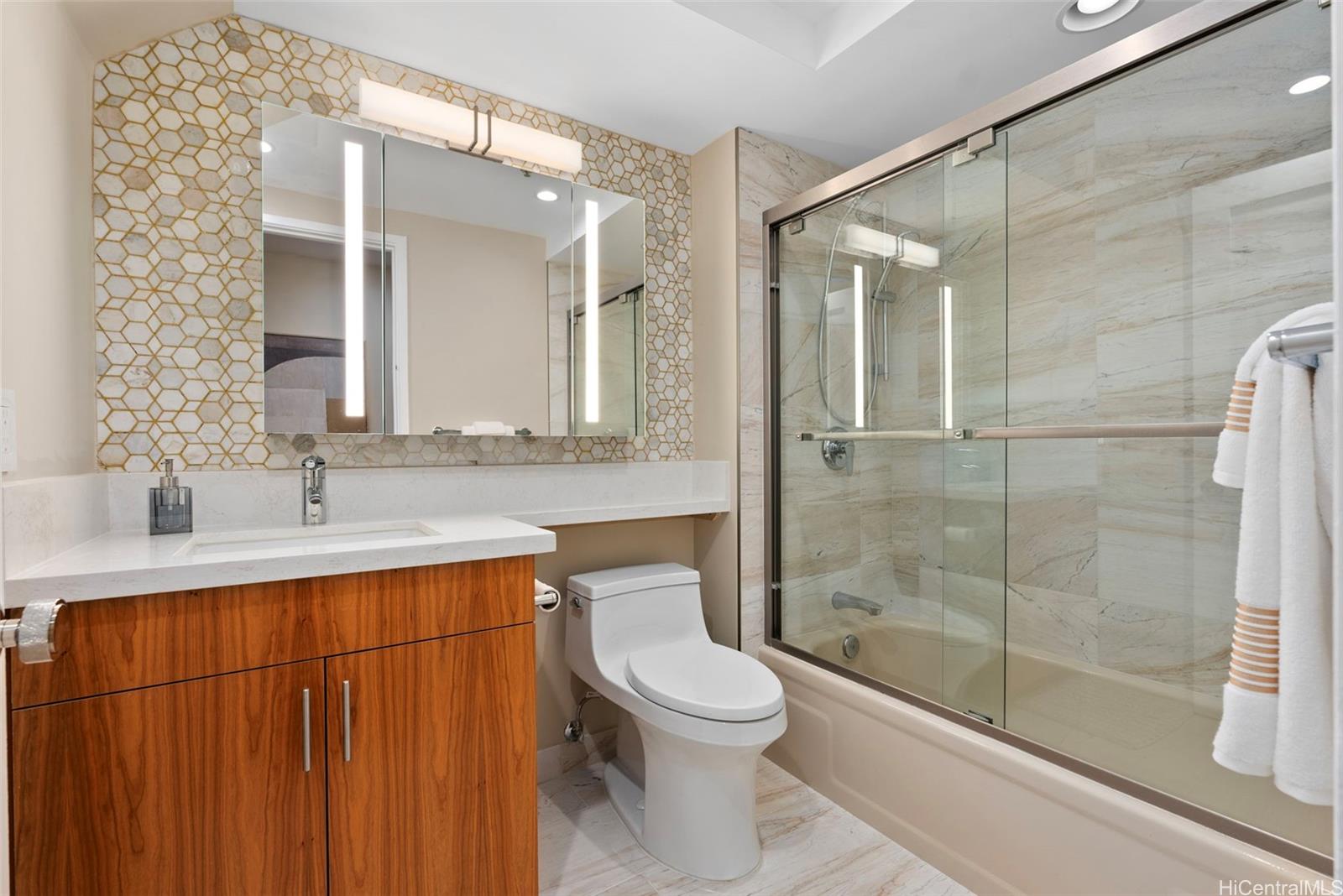 2101 Nuuanu Avenue  Unit 1/PHA4