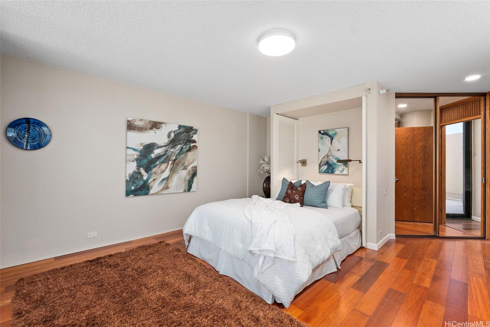 2101 Nuuanu Avenue  Unit 1/PHA4