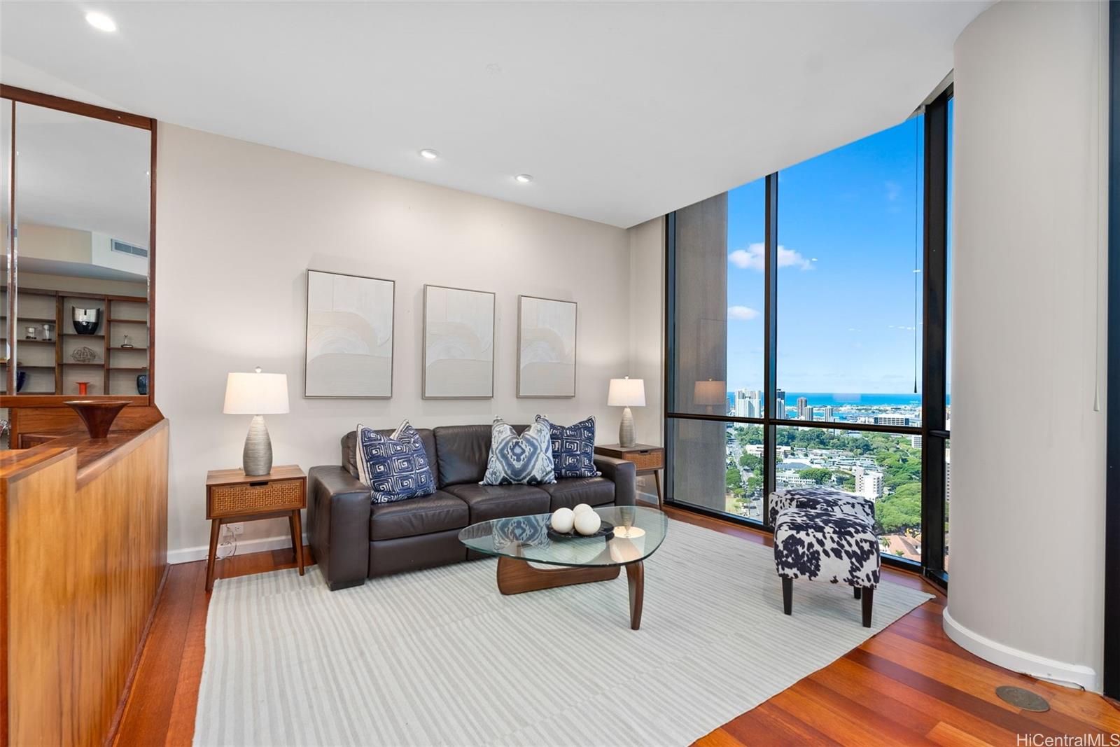 2101 Nuuanu Avenue  Unit 1/PHA4