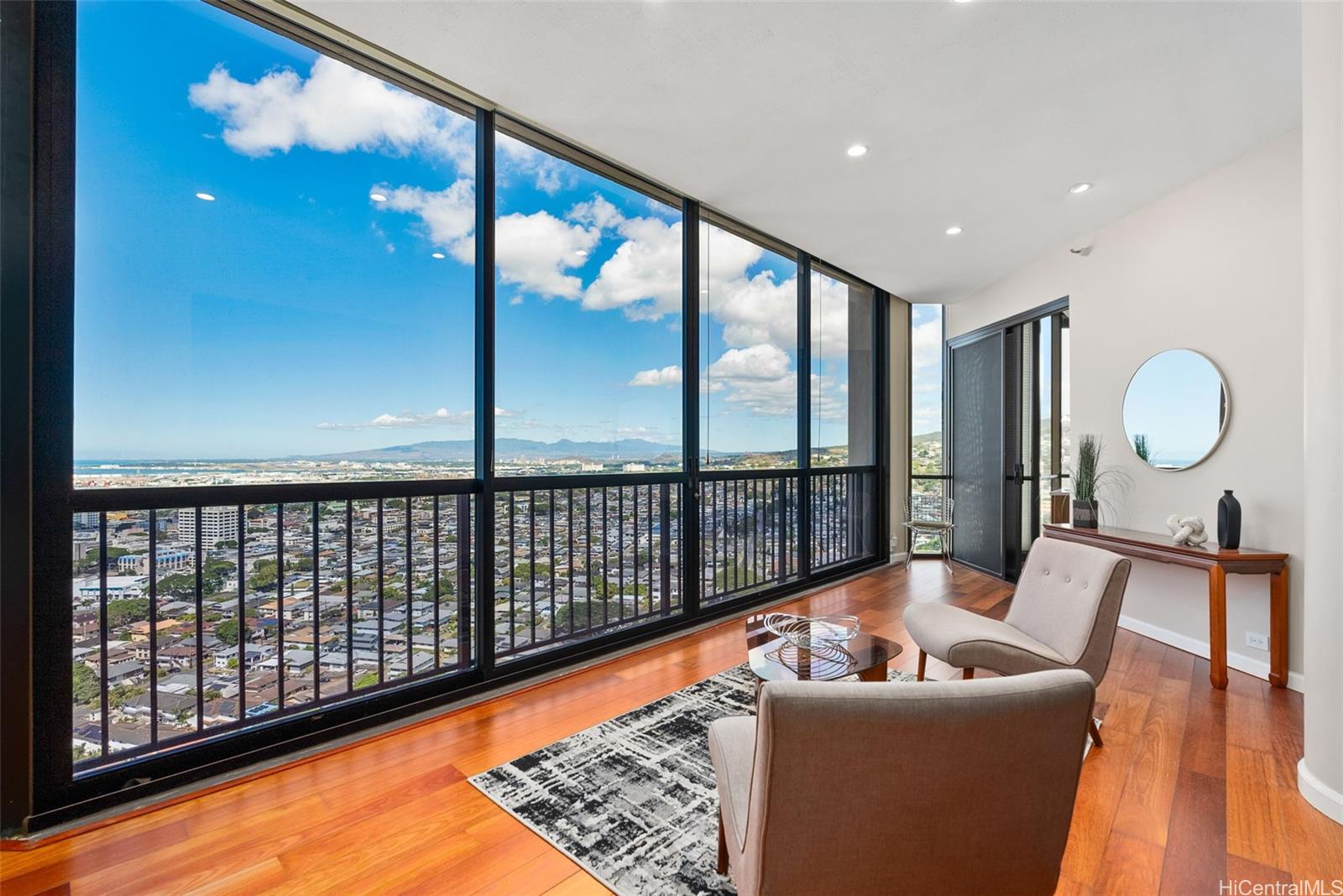 2101 Nuuanu Avenue  Unit 1/PHA4
