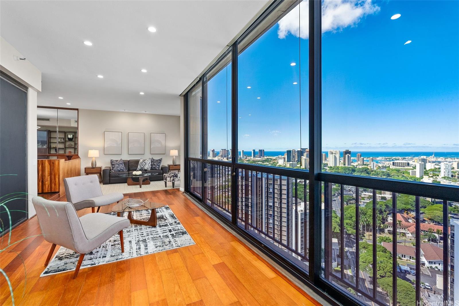 2101 Nuuanu Avenue  Unit 1/PHA4