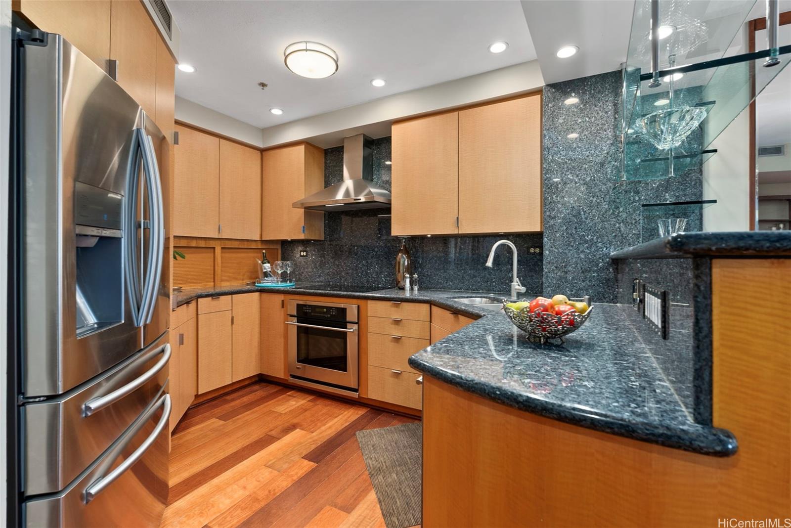 2101 Nuuanu Avenue  Unit 1/PHA4