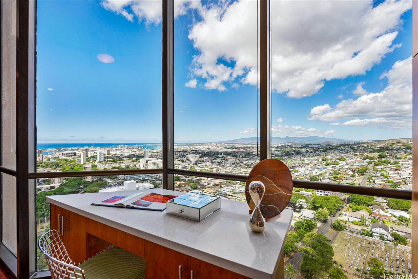 2101 Nuuanu Avenue  Unit 1/PHA4