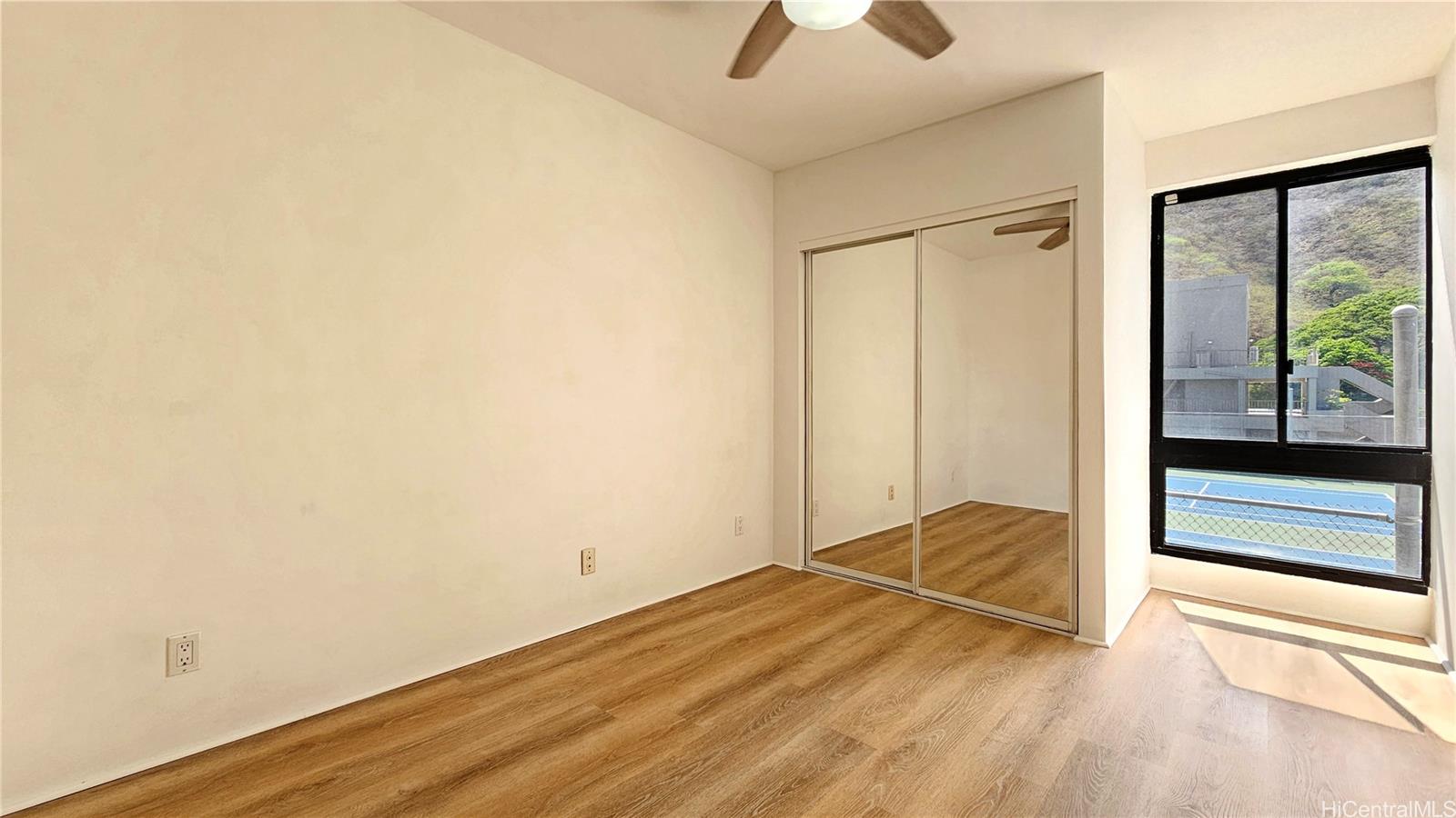 Photo 17 of 25