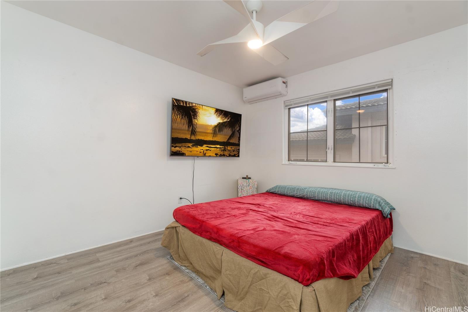 Photo 17 of 25