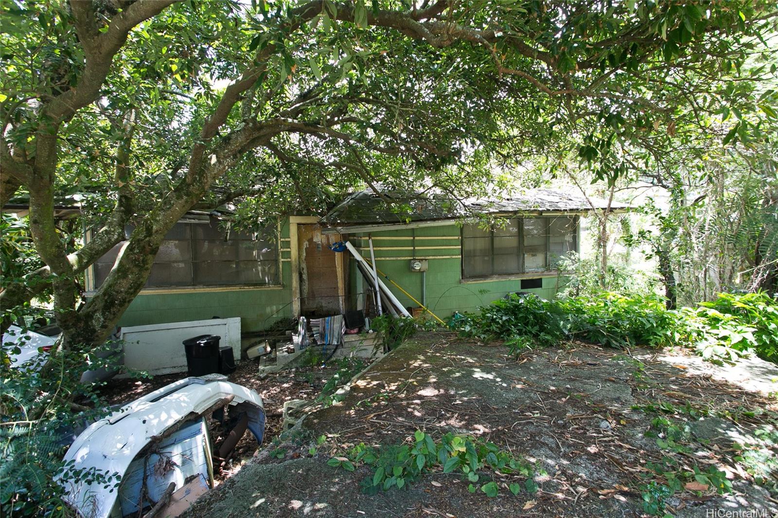 2702 Nihi Street