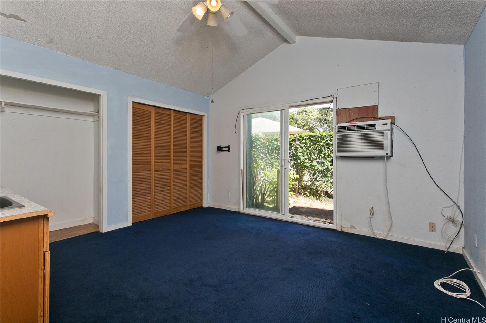 Photo 18 of 25