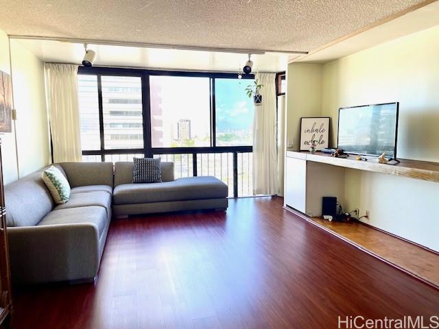 1420 Victoria Street 1404