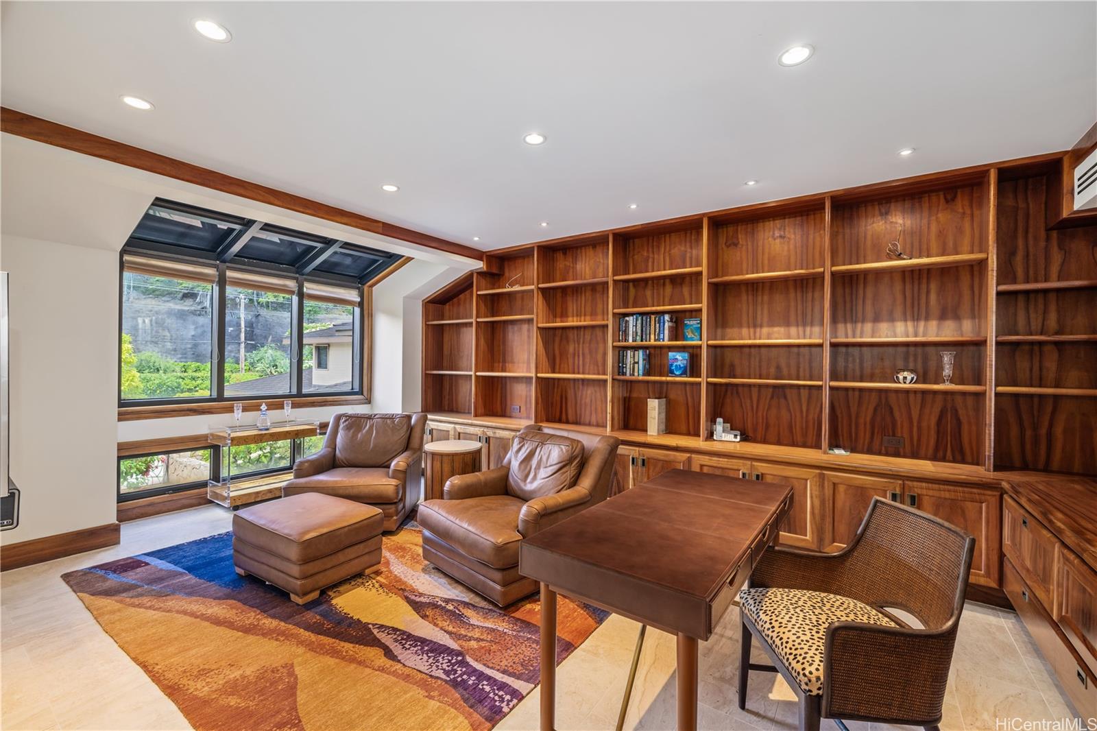 3165 Diamond Head Road  Unit 4