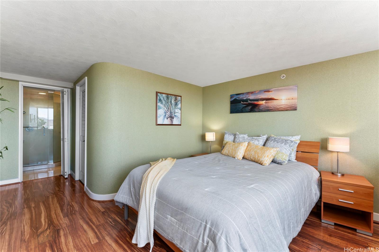 Photo 9 of 23