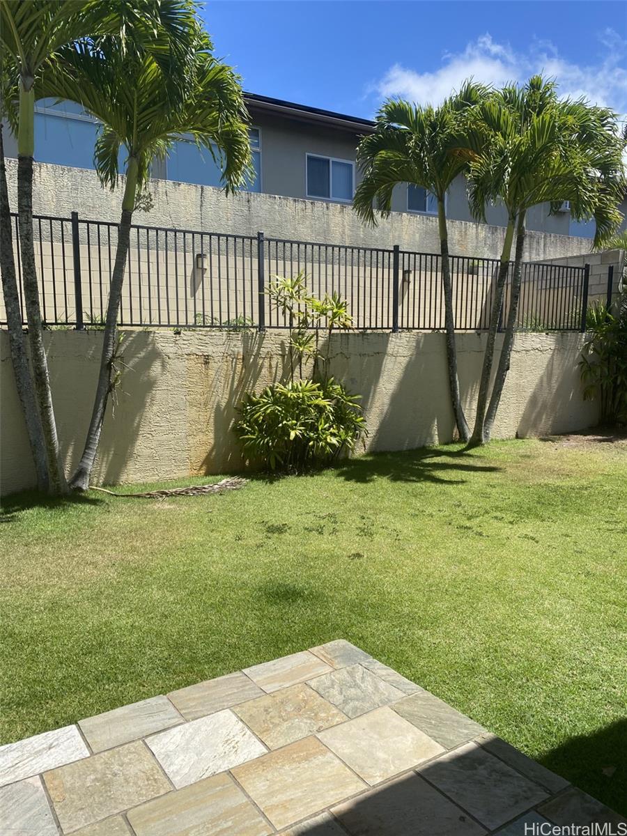 Photo 3 of 9