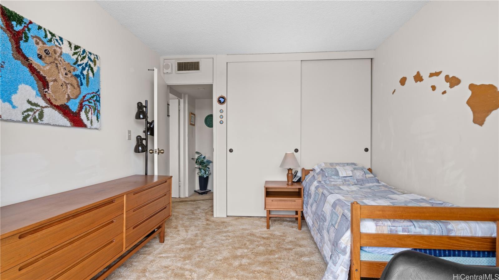 Photo 18 of 25