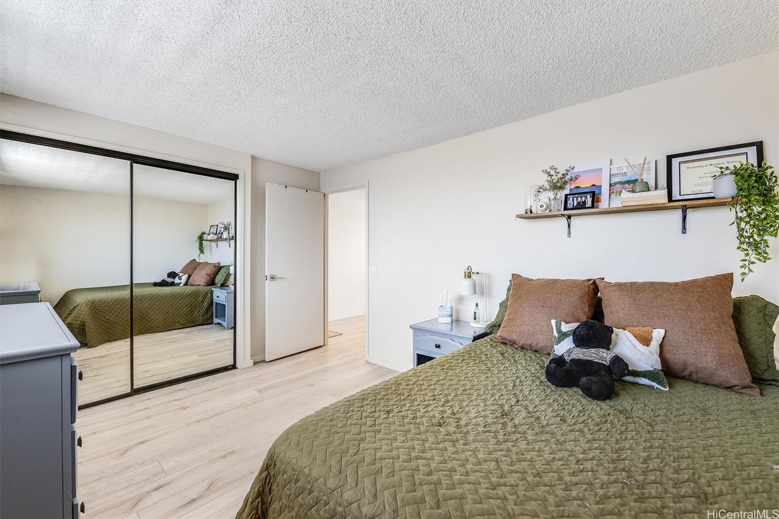 Photo 20 of 25
