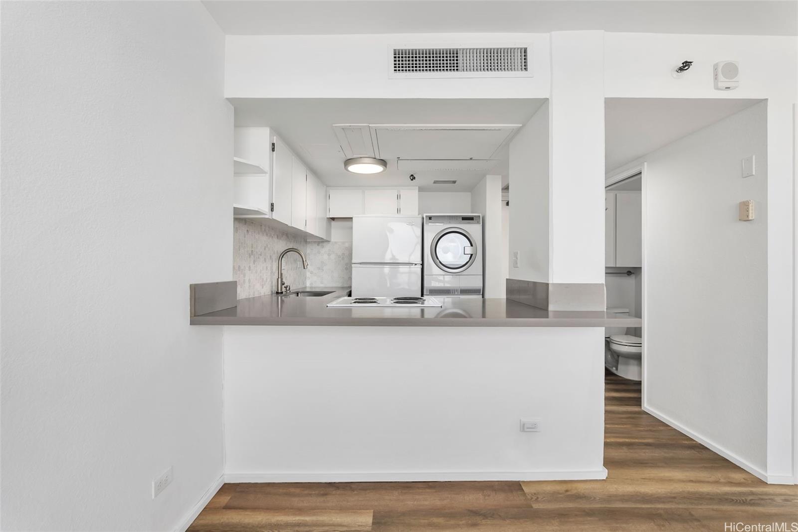 Photo 6 of 25