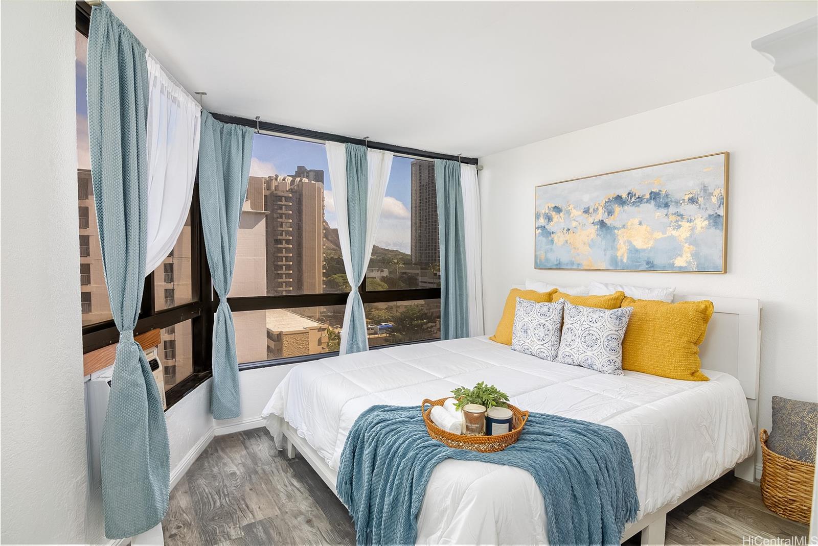 320 Liliuokalani Avenue  Unit 902