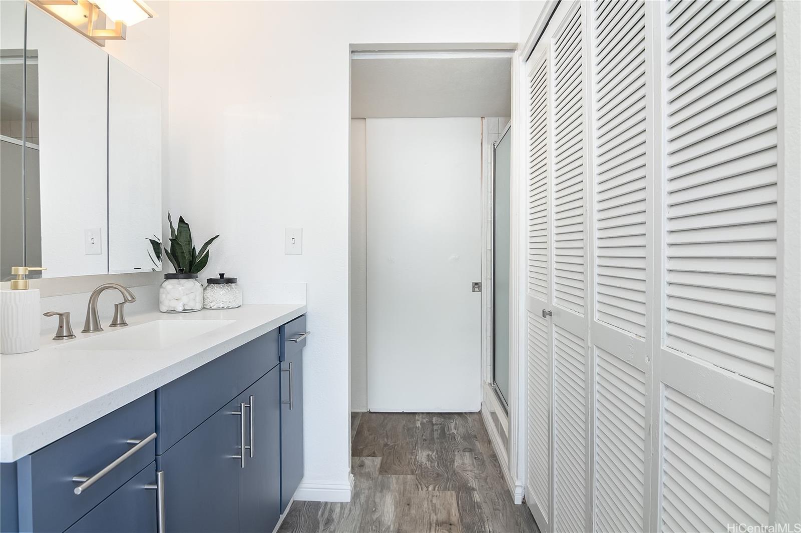 320 Liliuokalani Avenue  Unit 902