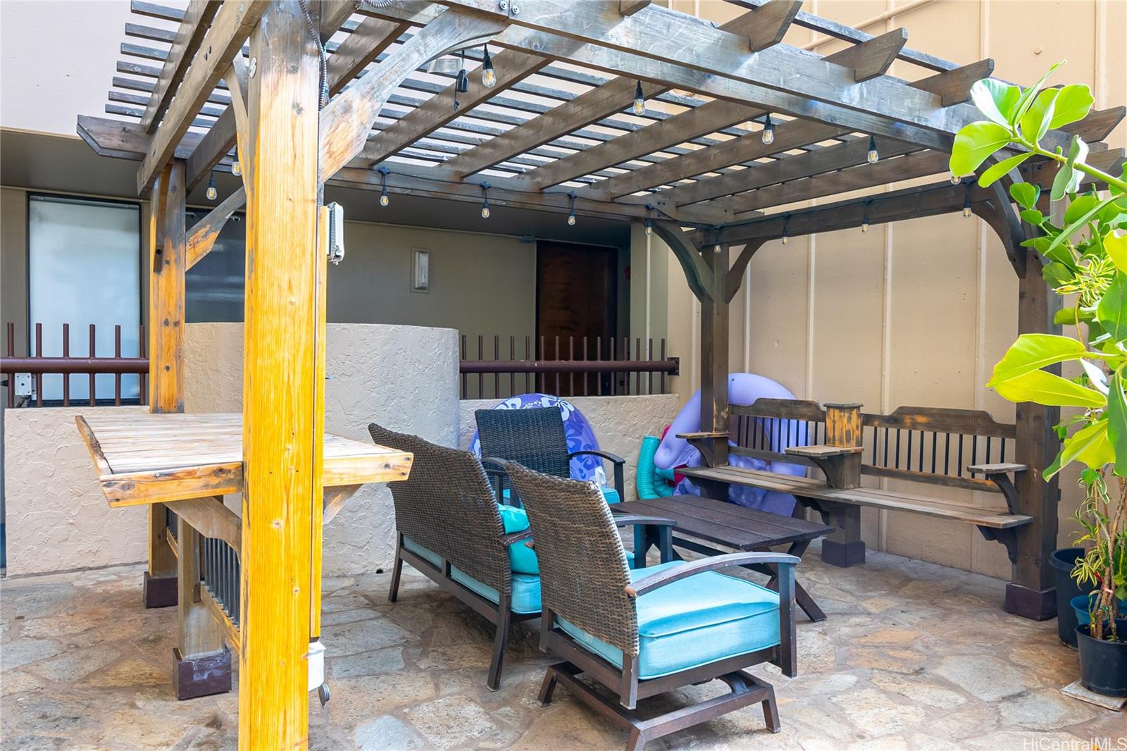 320 Liliuokalani Avenue  Unit 902