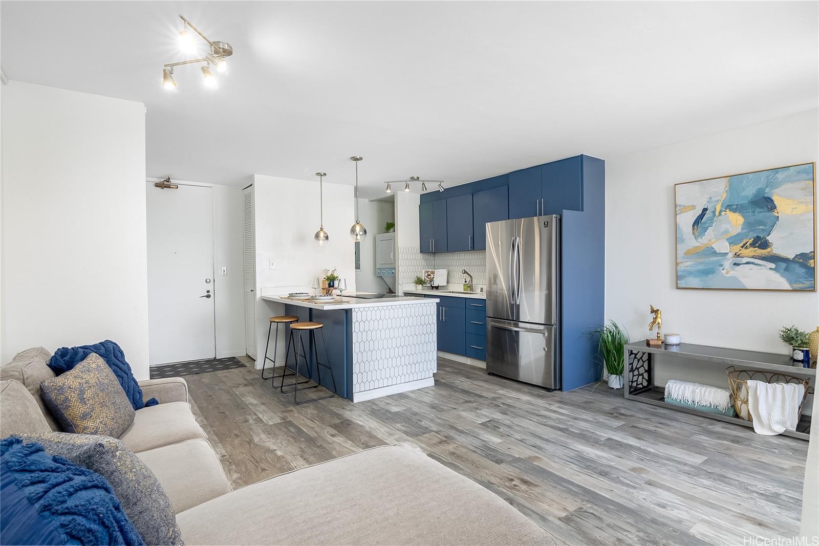 320 Liliuokalani Avenue  Unit 902