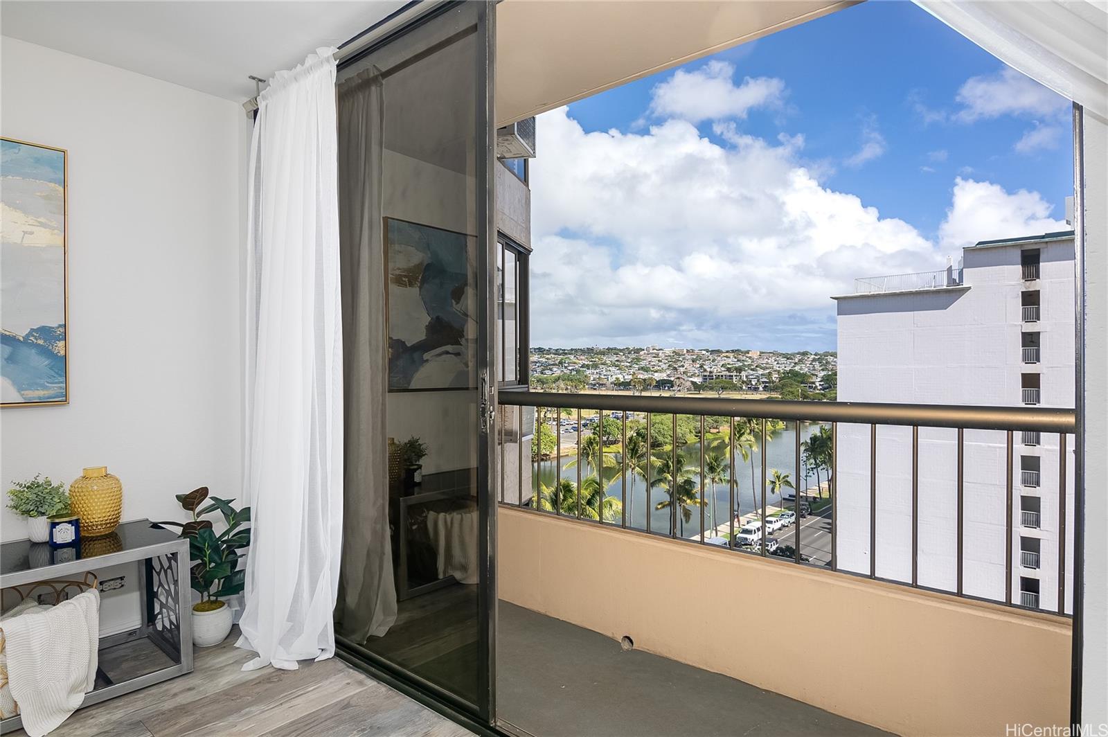 320 Liliuokalani Avenue  Unit 902