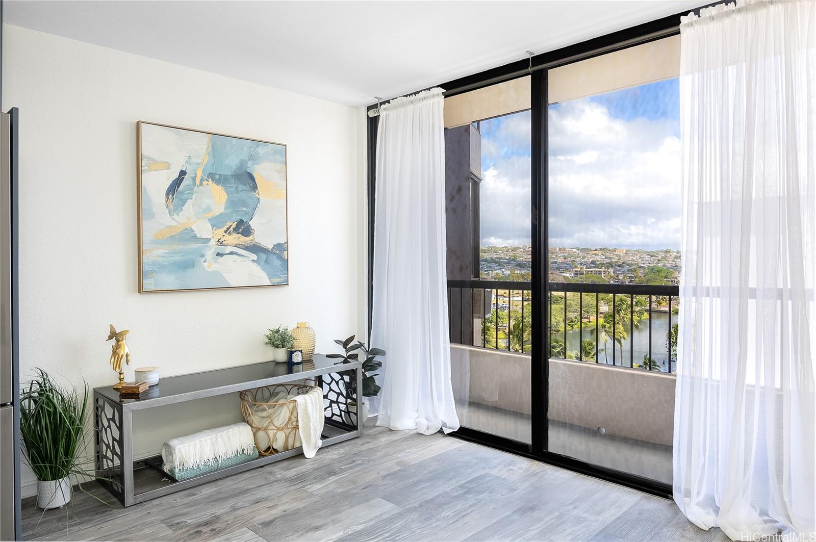 320 Liliuokalani Avenue  Unit 902