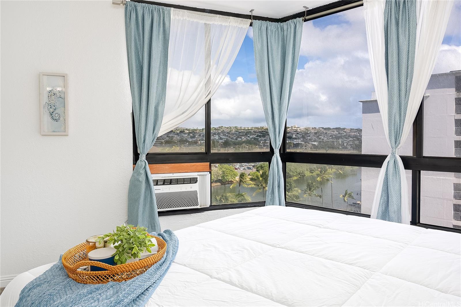 320 Liliuokalani Avenue  Unit 902