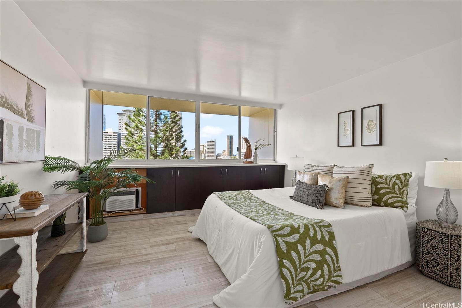 500 University Avenue  Unit 904