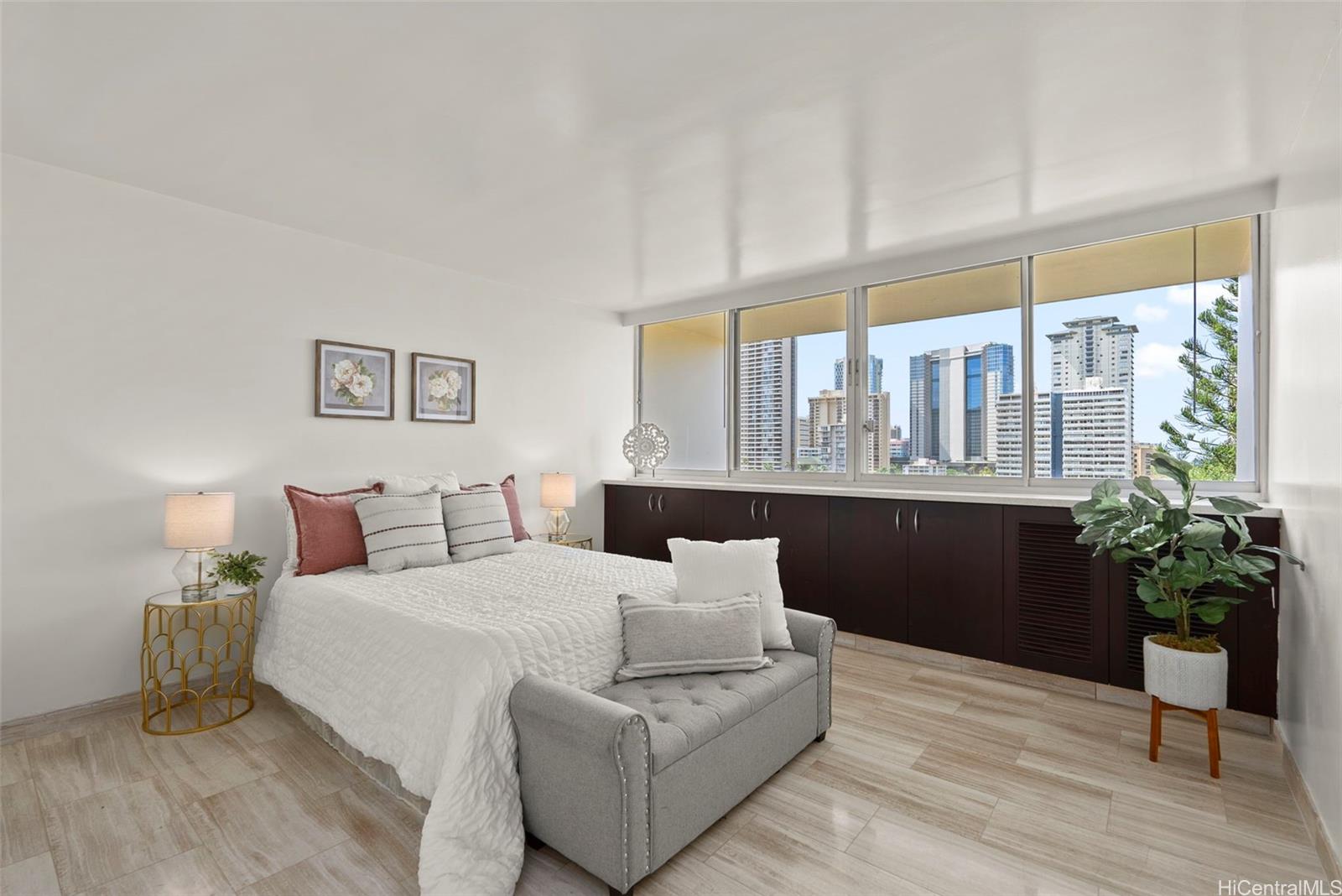 500 University Avenue  Unit 904