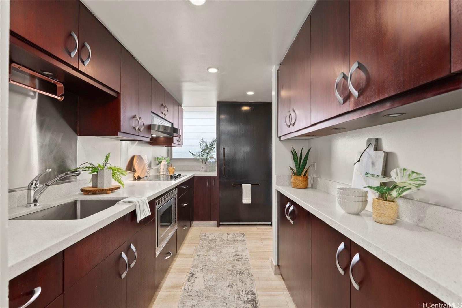 500 University Avenue  Unit 904