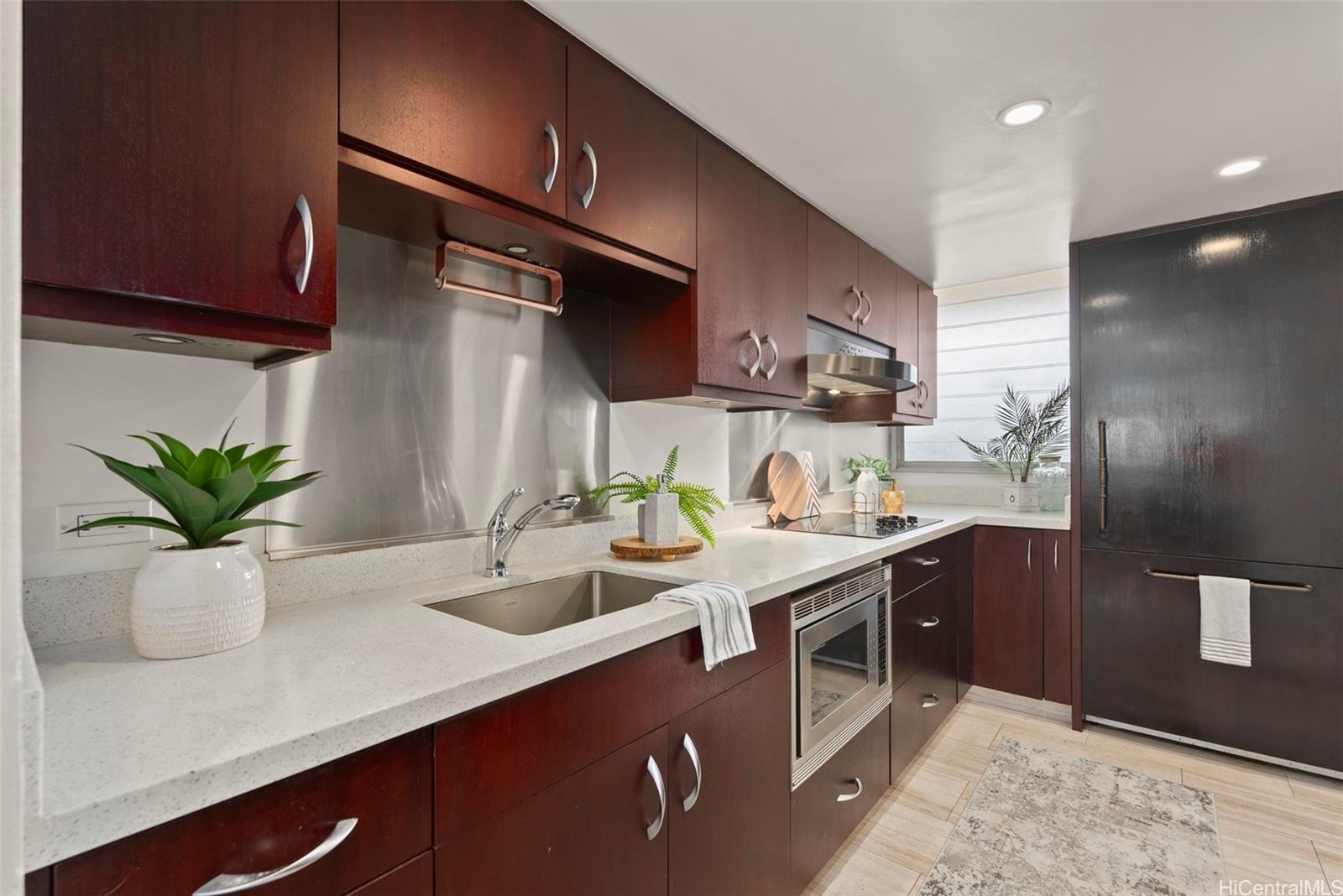 500 University Avenue  Unit 904