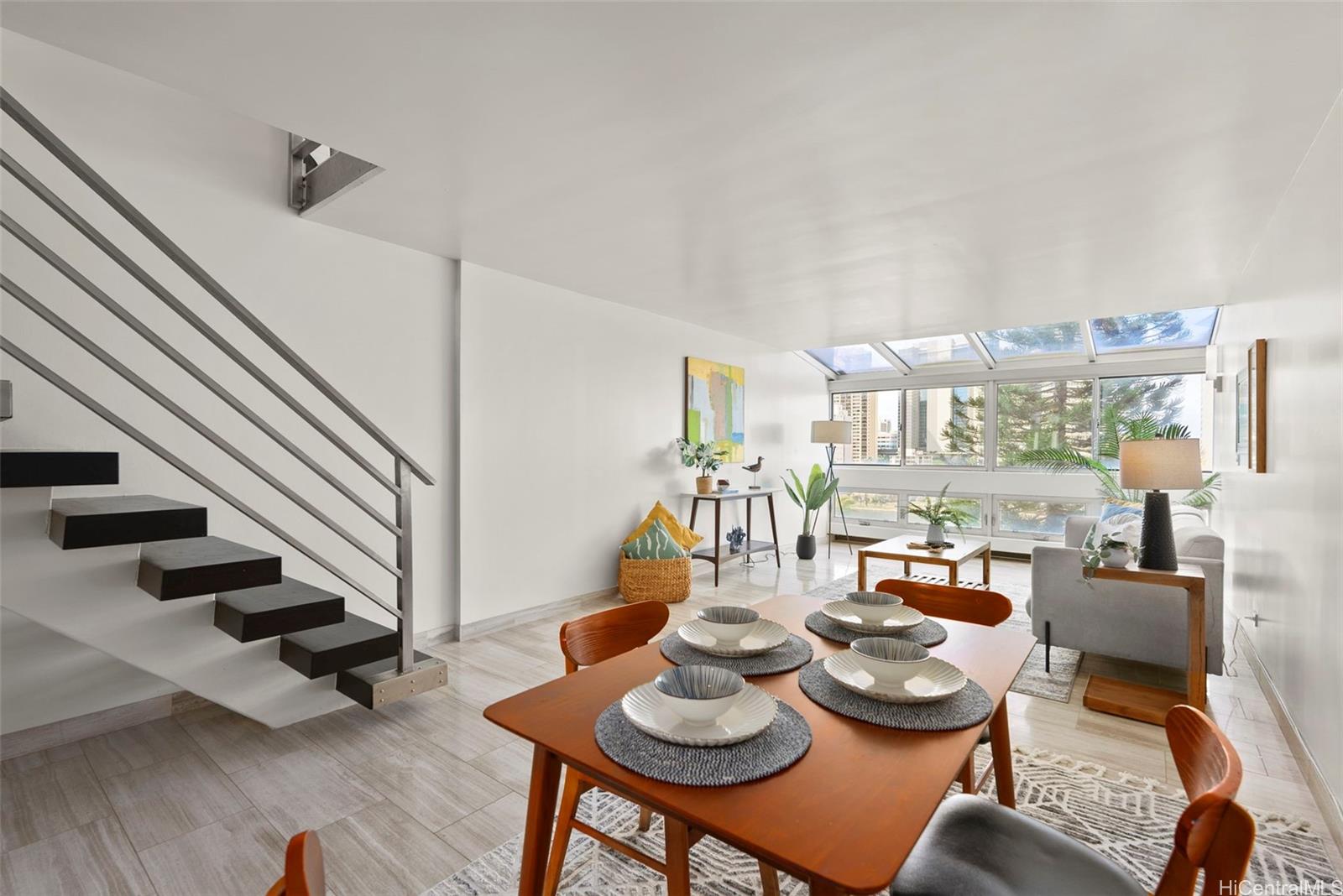 500 University Avenue  Unit 904