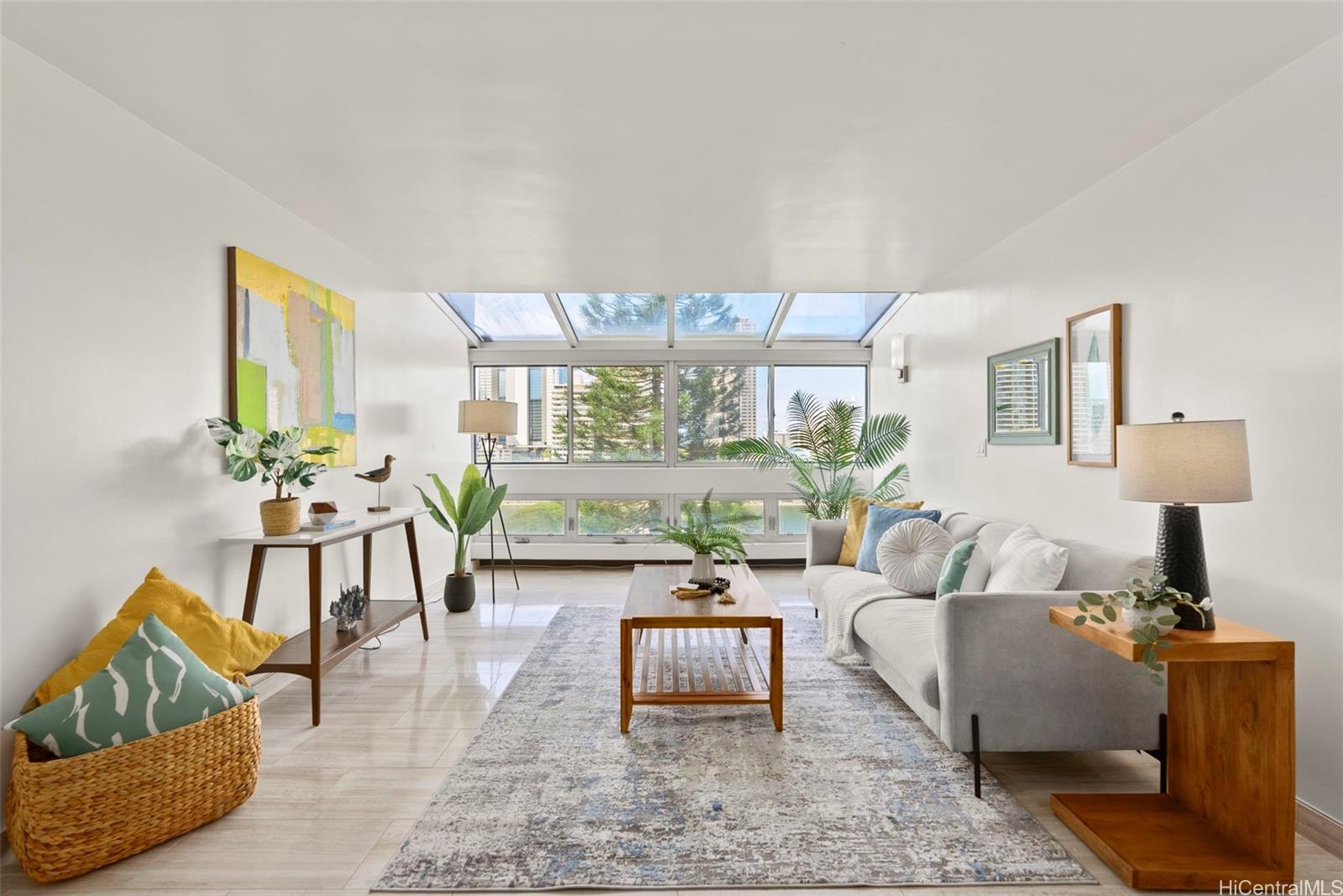 500 University Avenue  Unit 904
