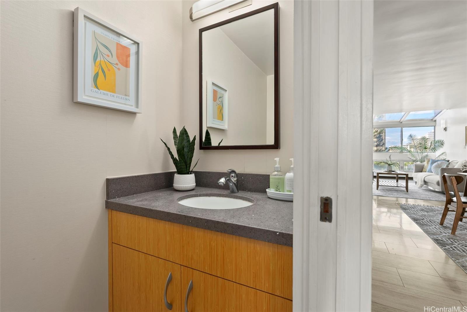 500 University Avenue  Unit 904