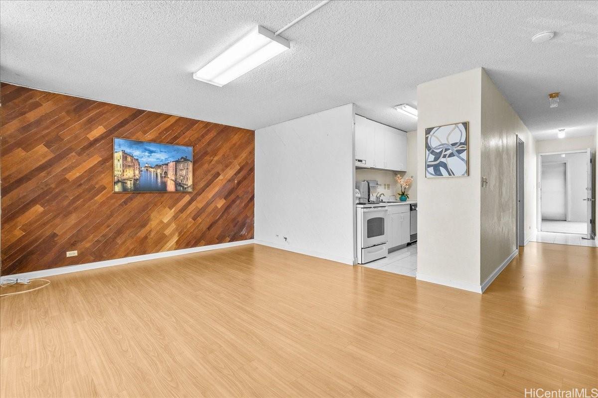 Photo 3 of 25