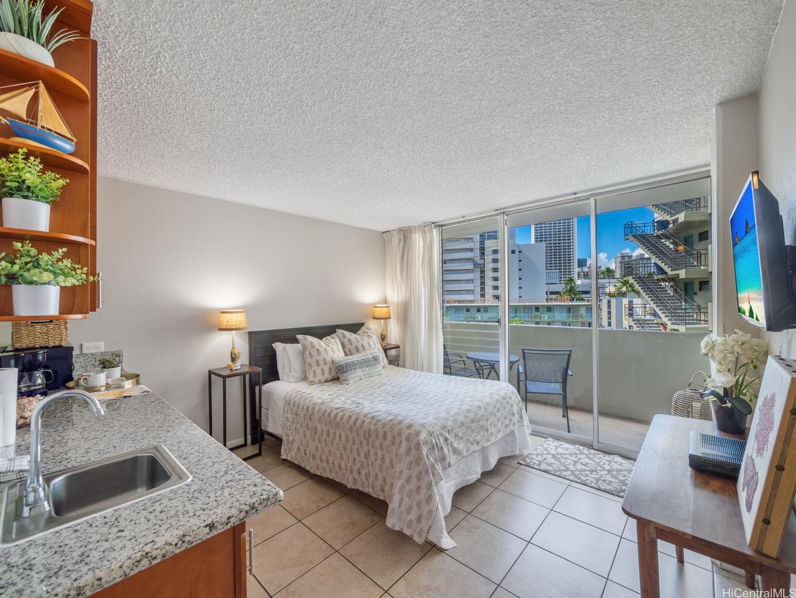134 Kapahulu Avenue 402