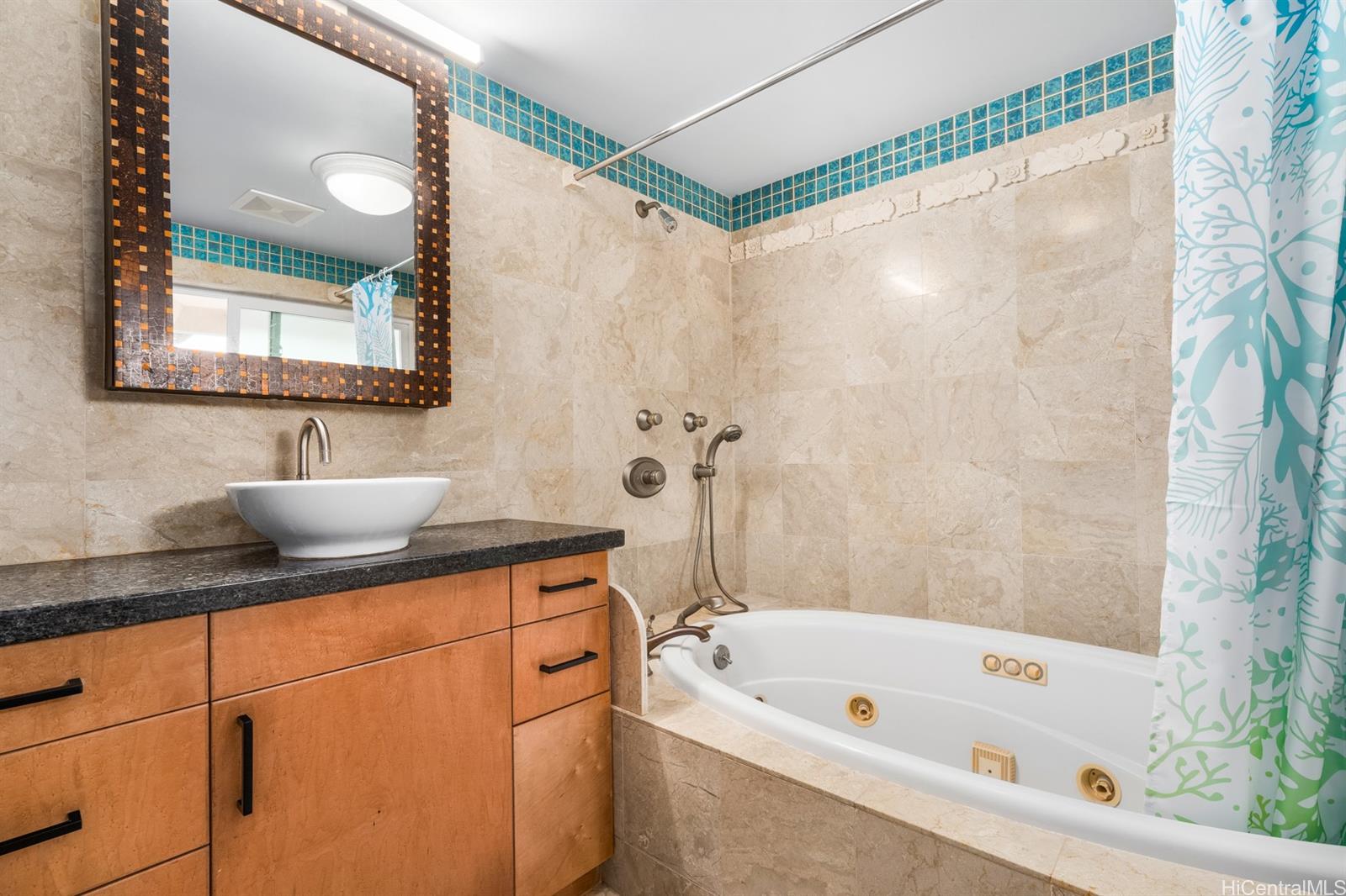 Photo 12 of 25