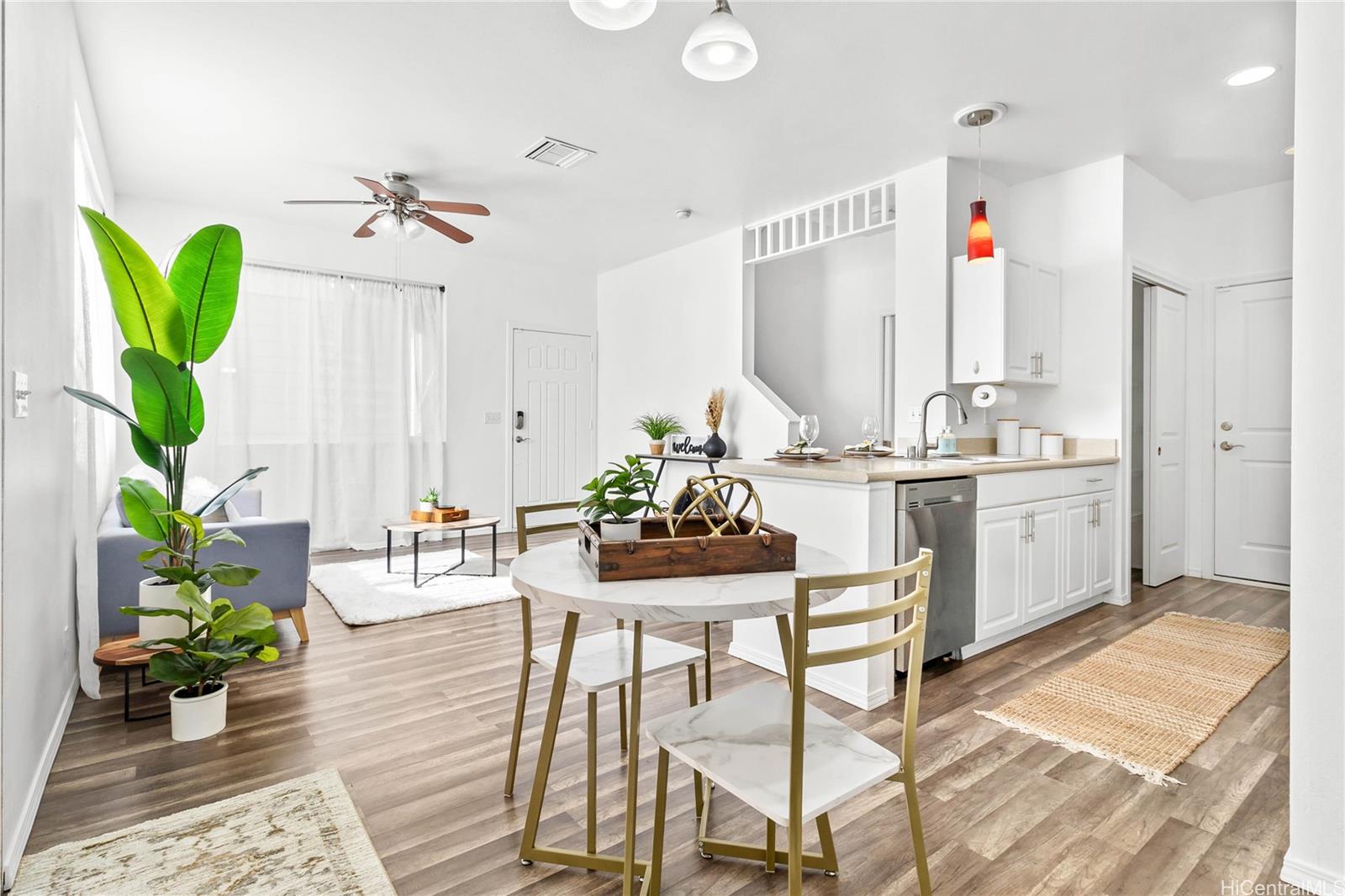Photo 11 of 25