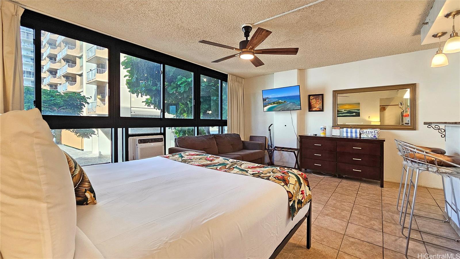 134 Kapahulu Avenue 220
