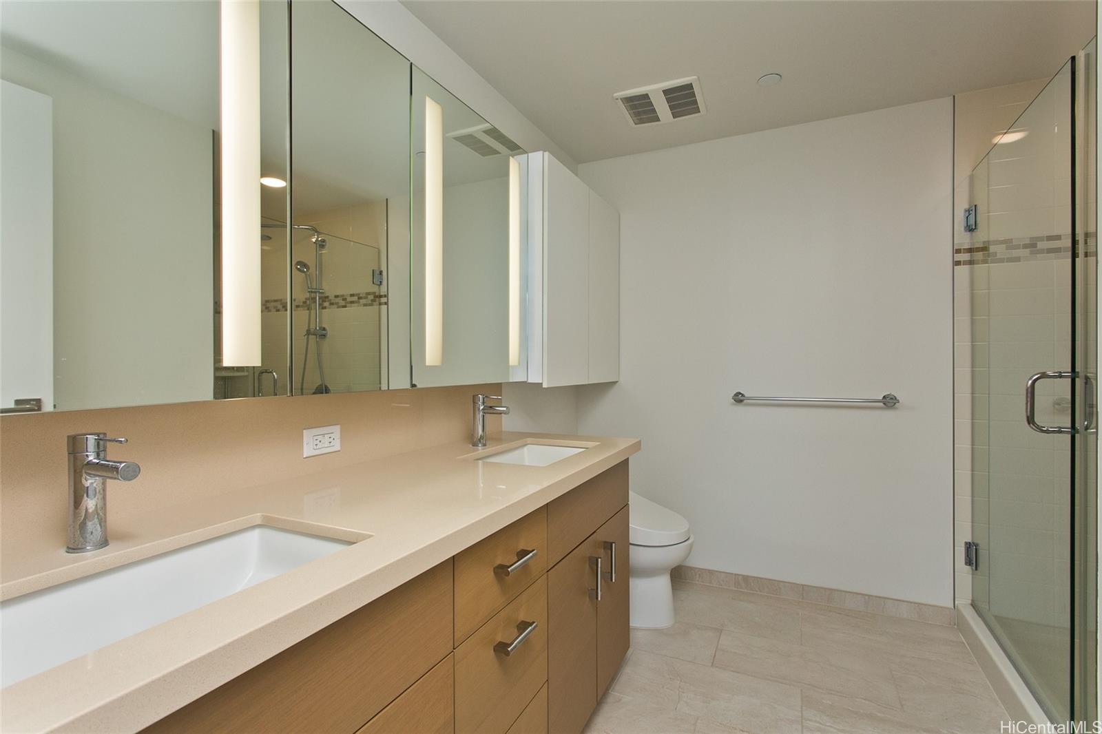 Photo 13 of 22