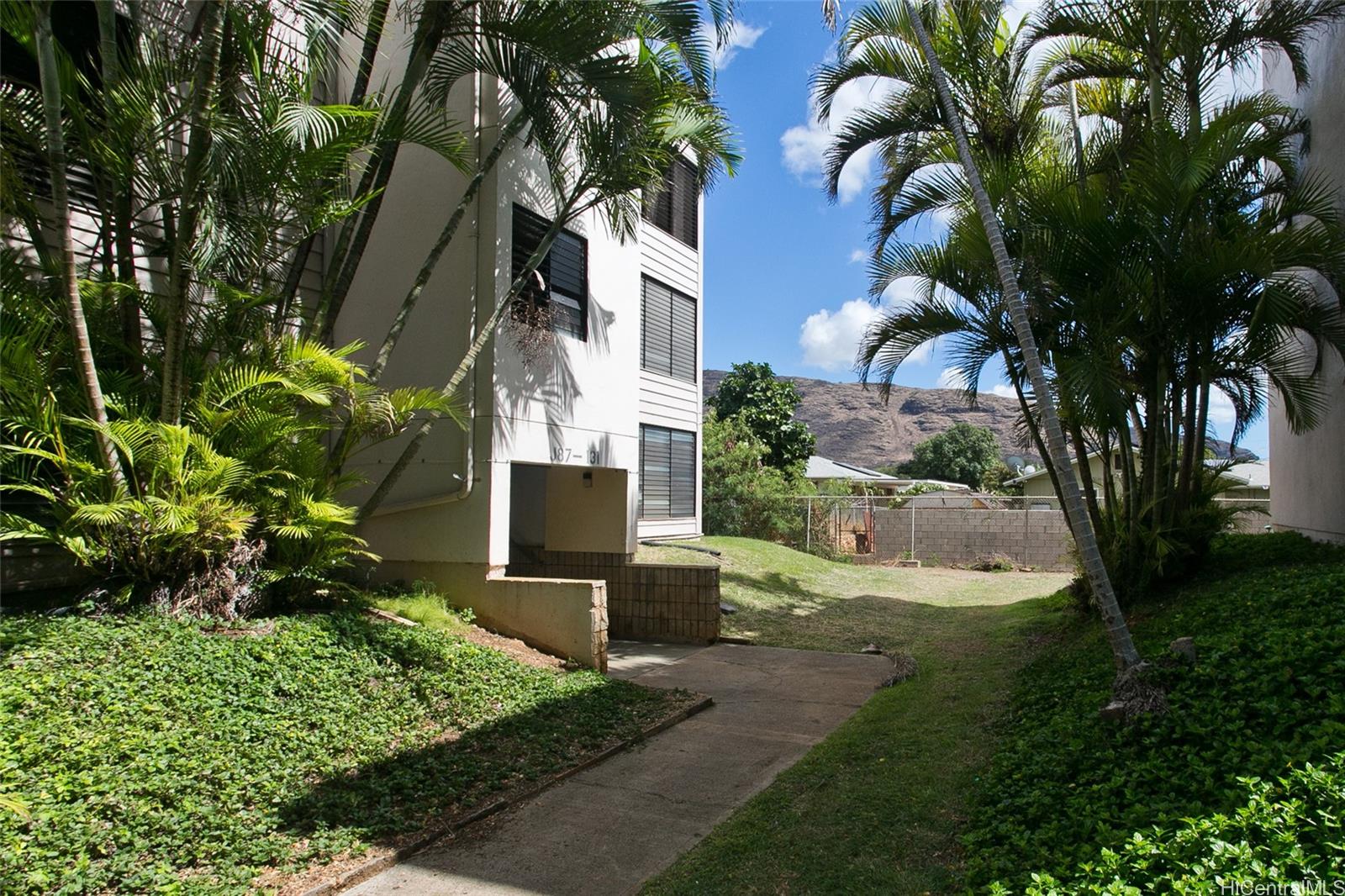 87-131 Helelua Street  Unit J206