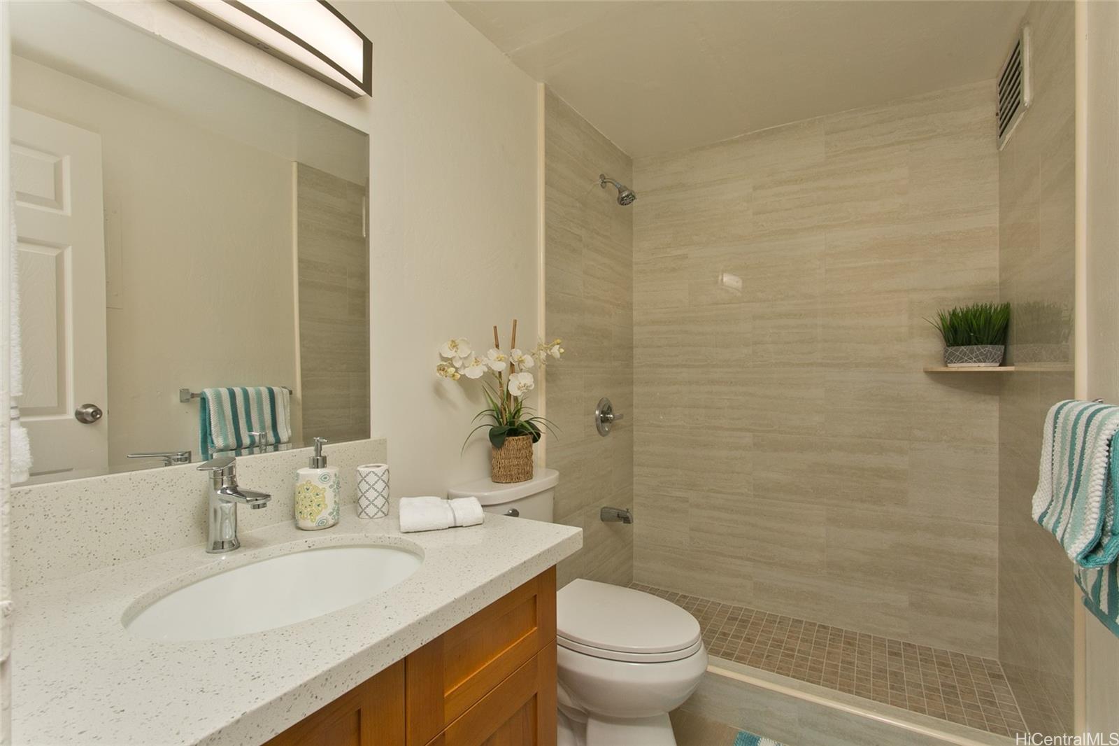 87-131 Helelua Street  Unit J206