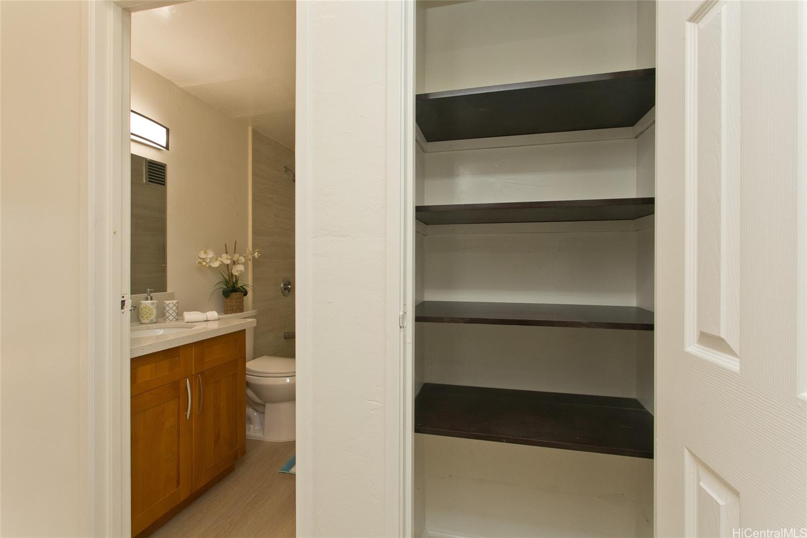 87-131 Helelua Street  Unit J206