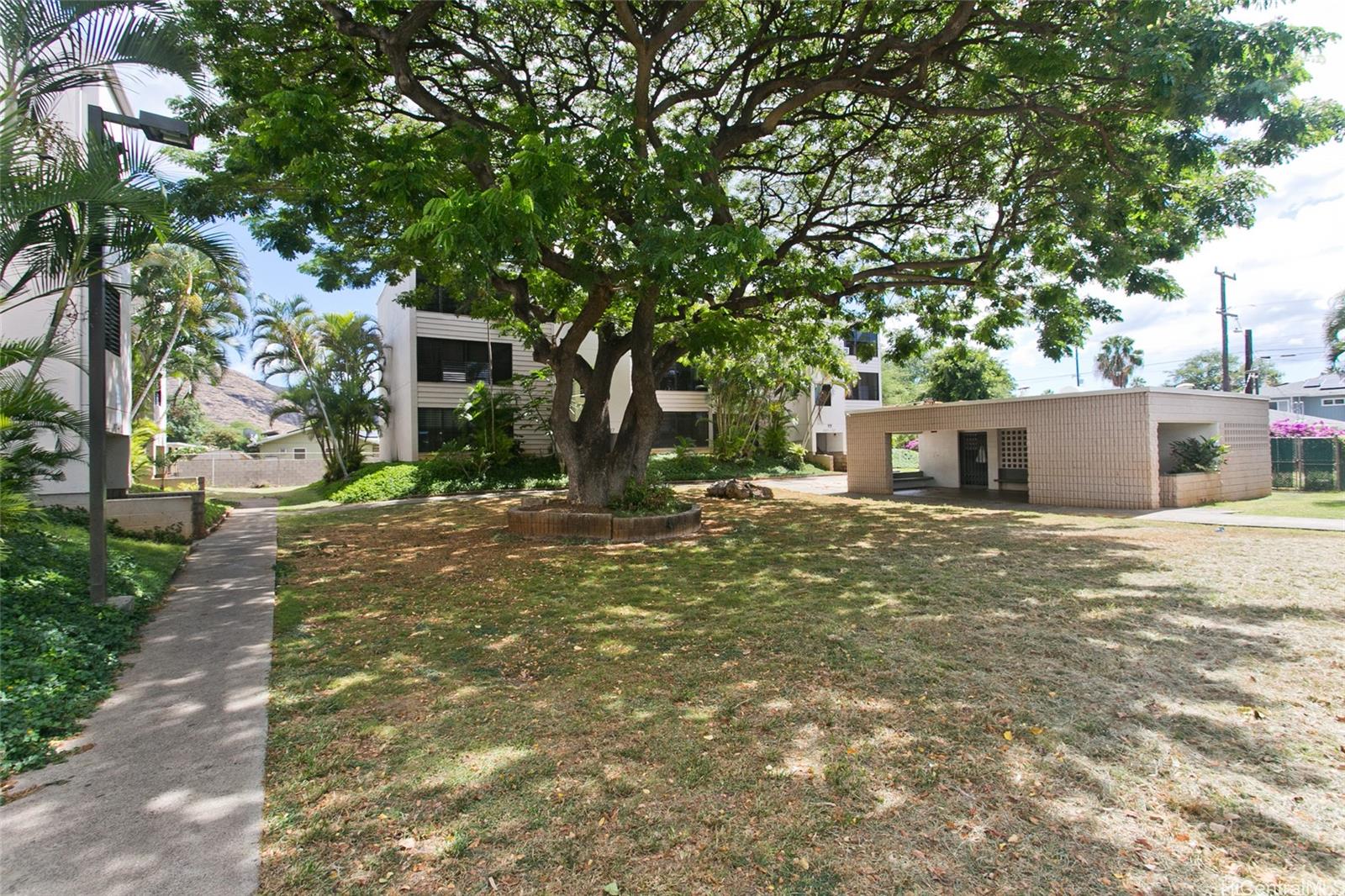 87-131 Helelua Street  Unit J206