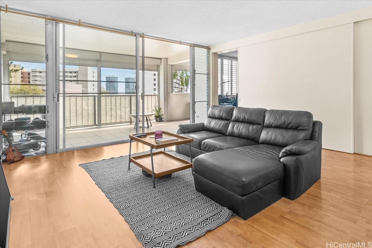 1441 Victoria Street 204