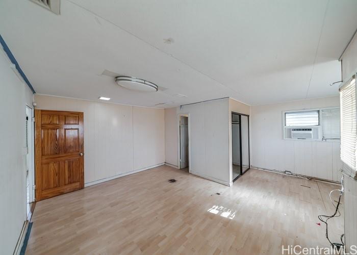 Photo 18 of 25