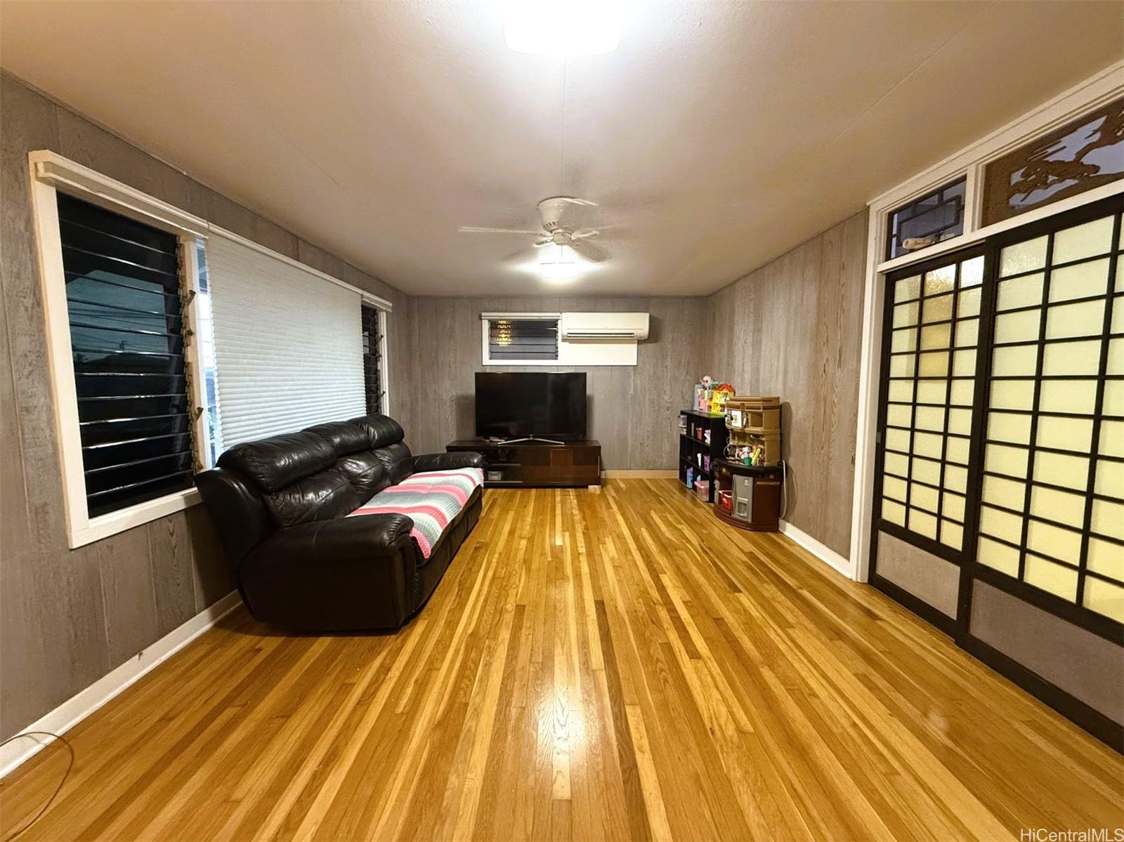 Photo 4 of 25