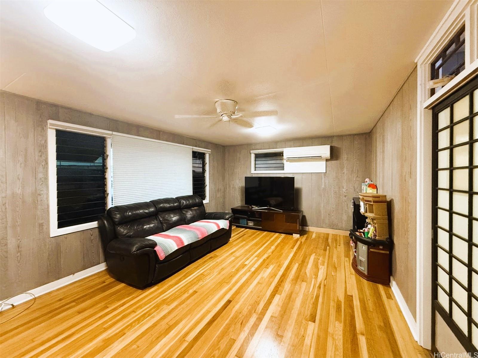 Photo 6 of 25