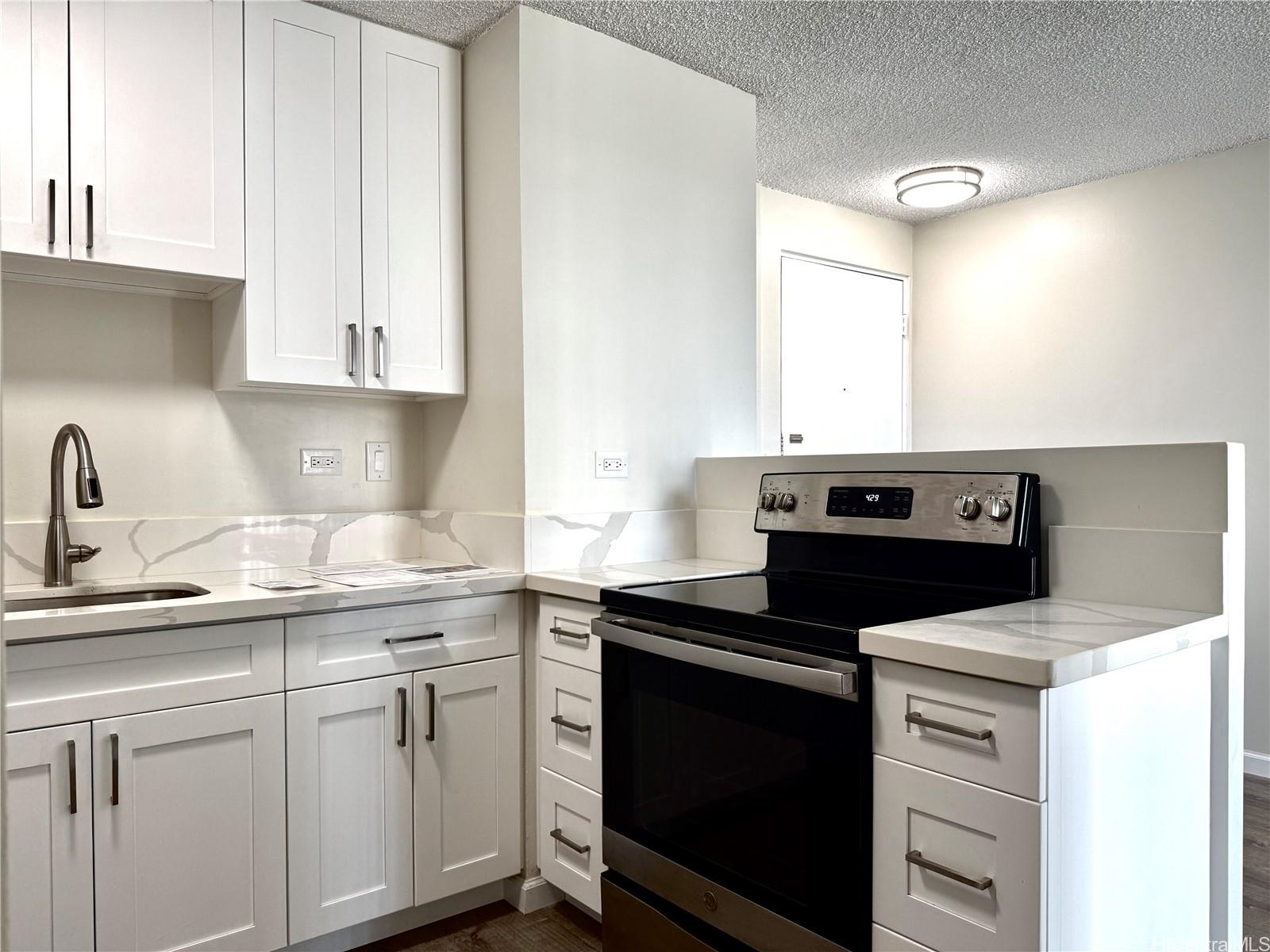 Photo 3 of 25