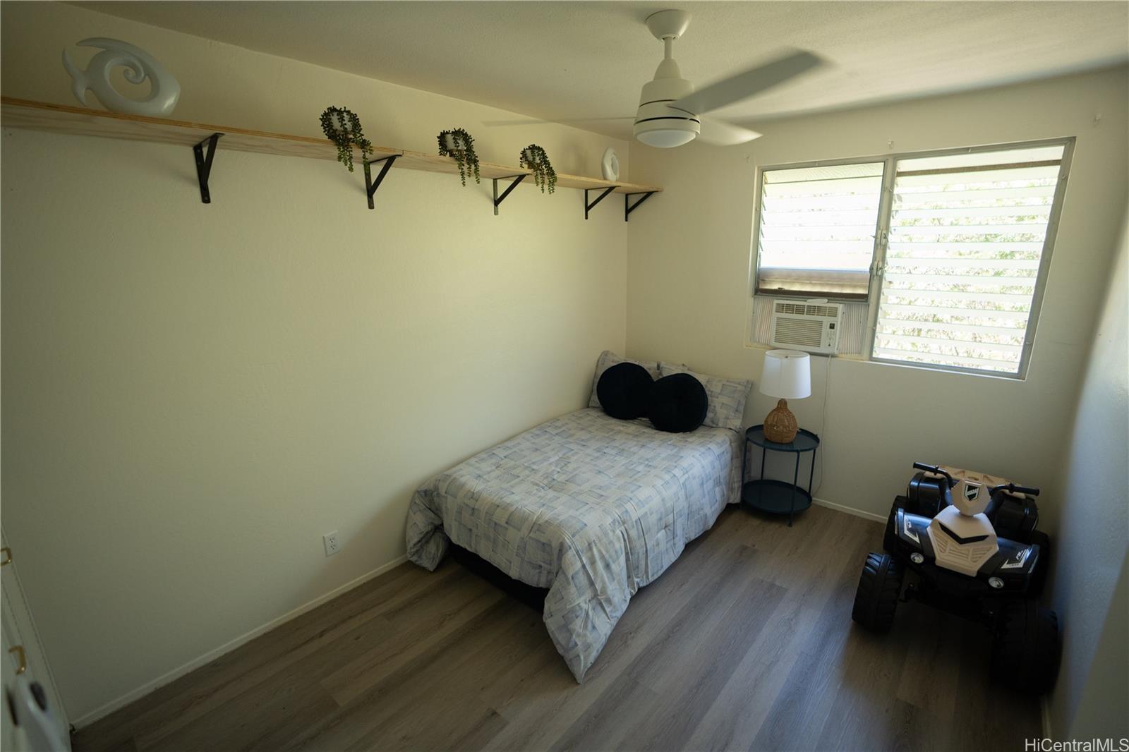 Photo 17 of 24